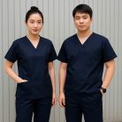 Ao scrub xanh den