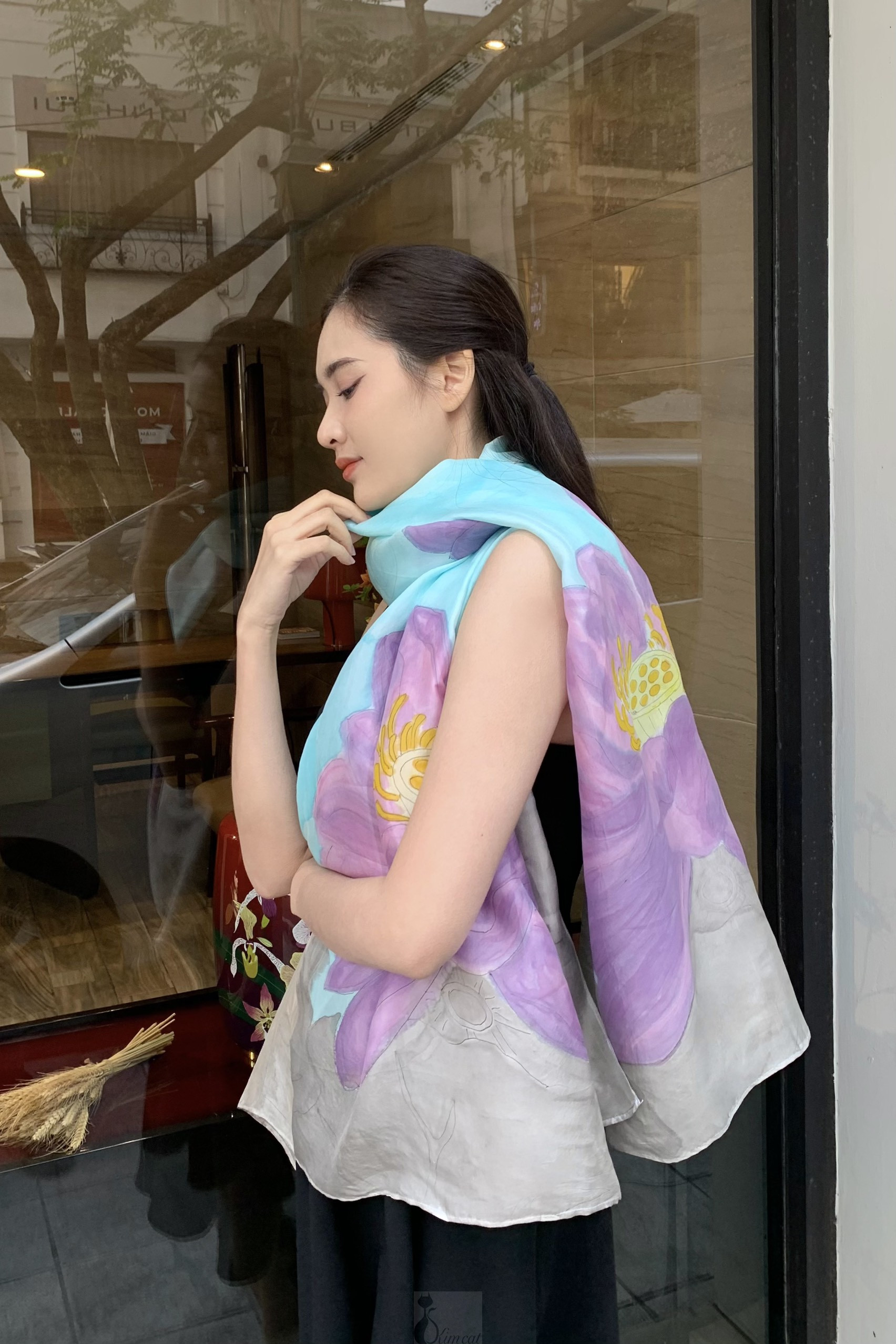 Khăn lụa tơ tằm vẽ tay hoa sen tím - khăn lụa dài