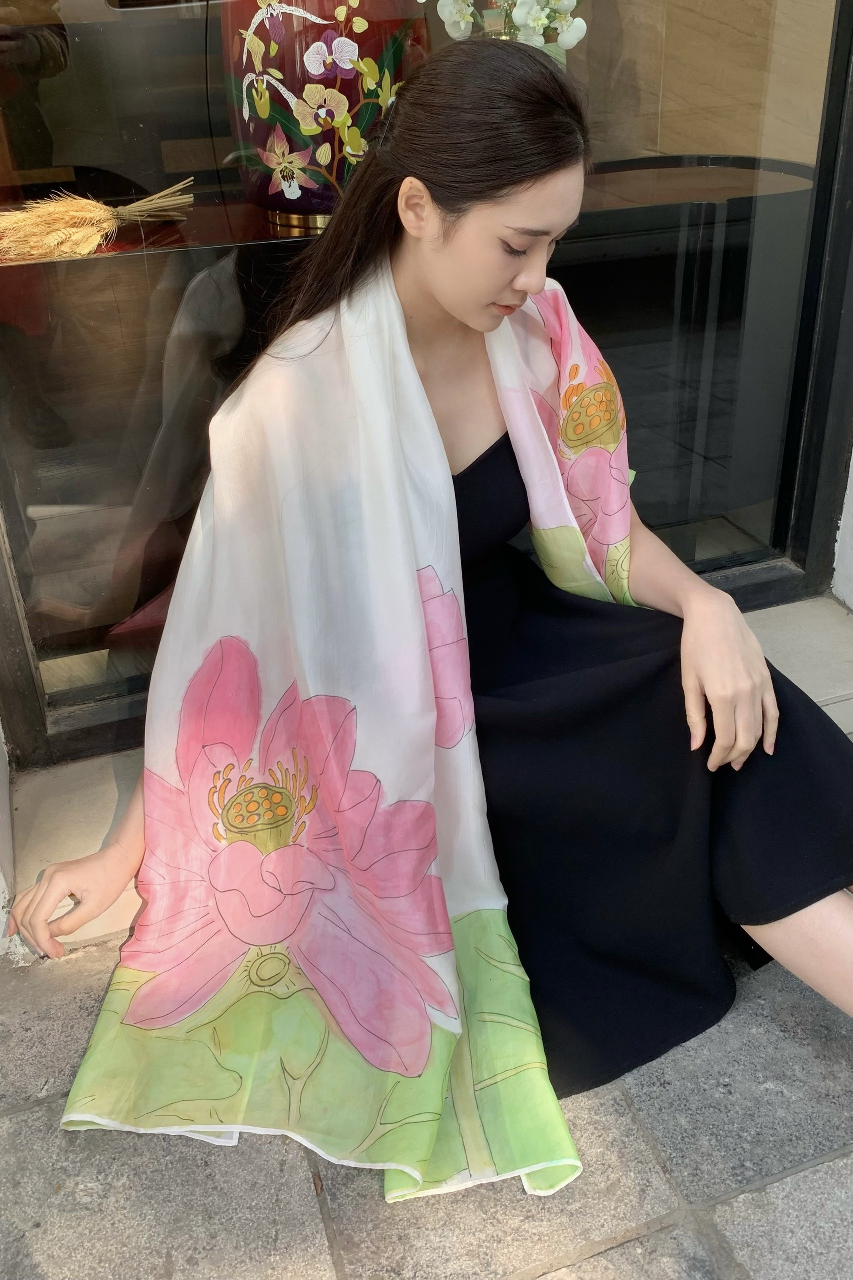 Khăn lụa tơ tằm vẽ tay hoa sen hồng - khăn lụa dài