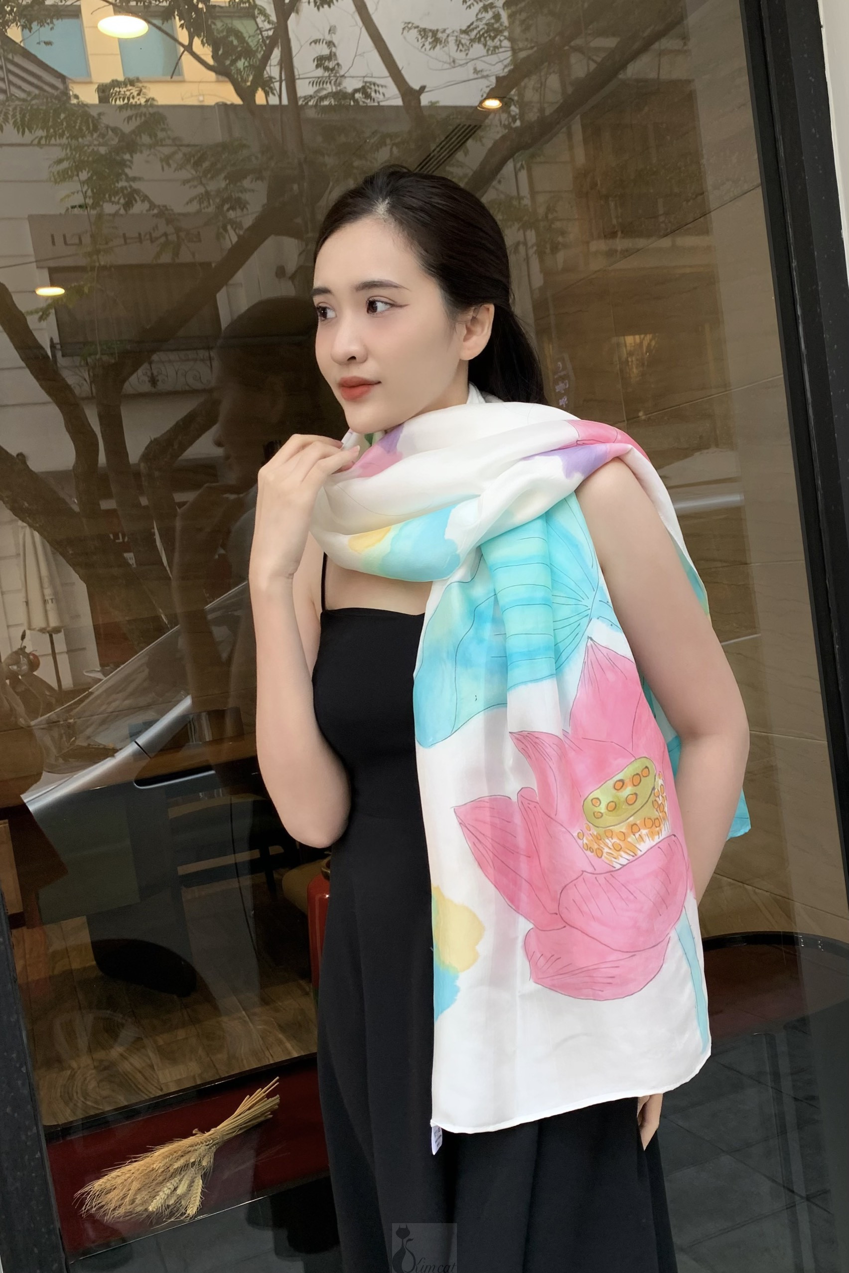 Khăn lụa tơ tằm vẽ tay hoa sen - Khăn lụa dài