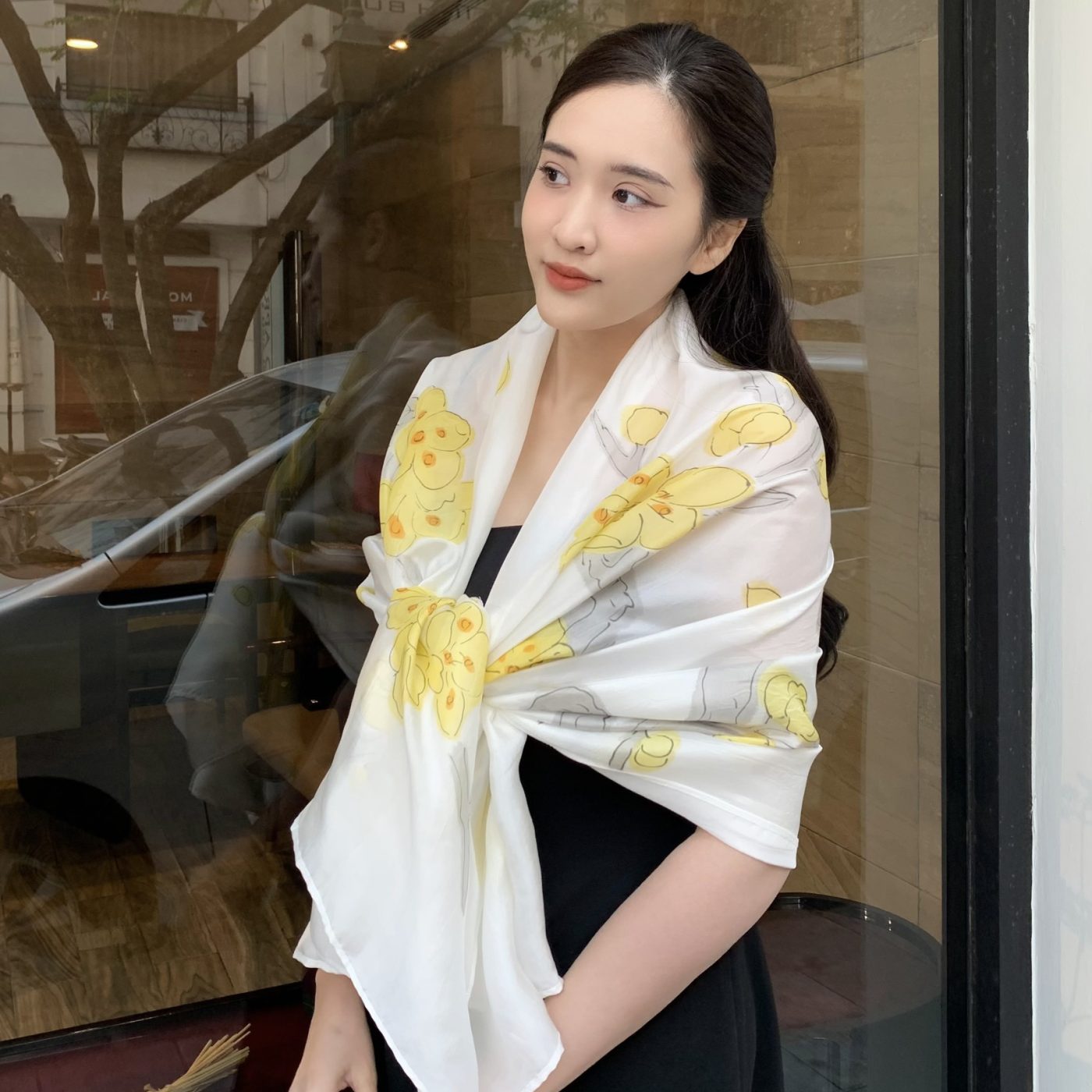 Khăn dài vẽ tay tơ tằm