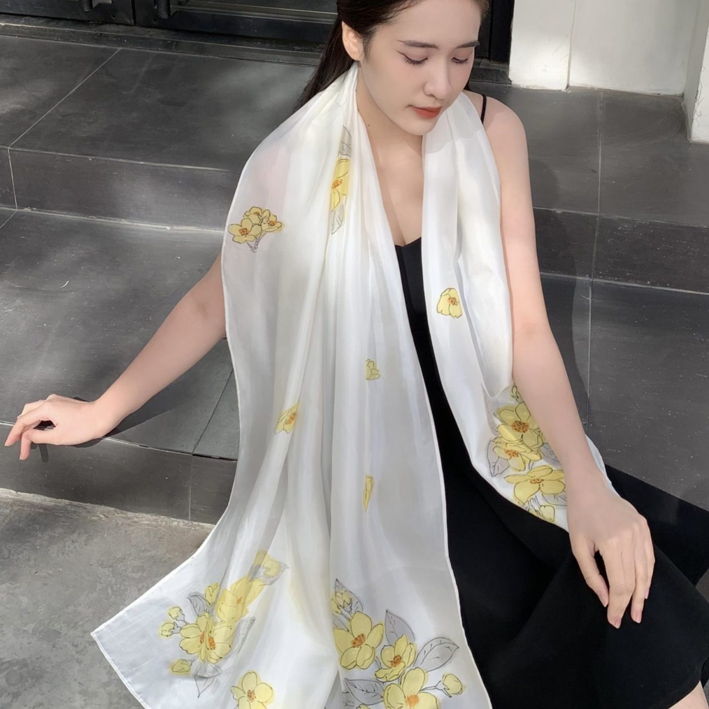 Khăn lụa tơ tằm vẽ tay