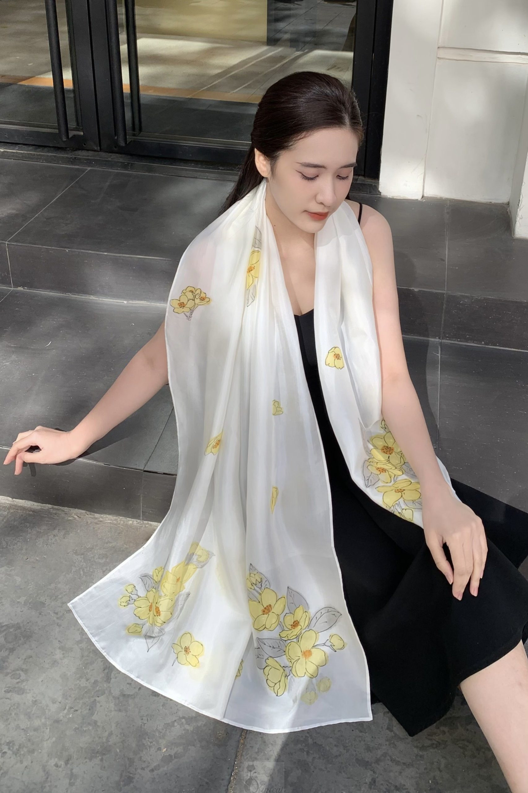 Khăn lụa tơ tằm vẽ tay hoa mai vàng - khăn lụa dài
