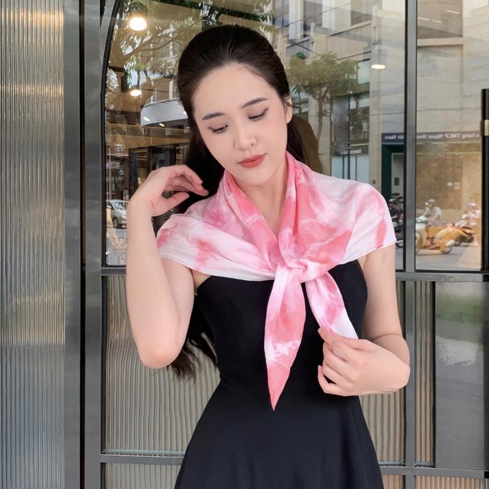 Khăn lụa tơ tằm vẽ tay Khăn lụa tơ tằm vẽ tay