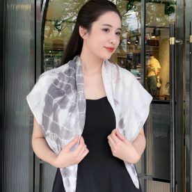 Khăn lụa vẽ tay