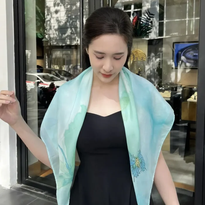 khăn lụa tơ tằm vuông vẽ tay khăn lụa tơ tằm vuông vẽ tay