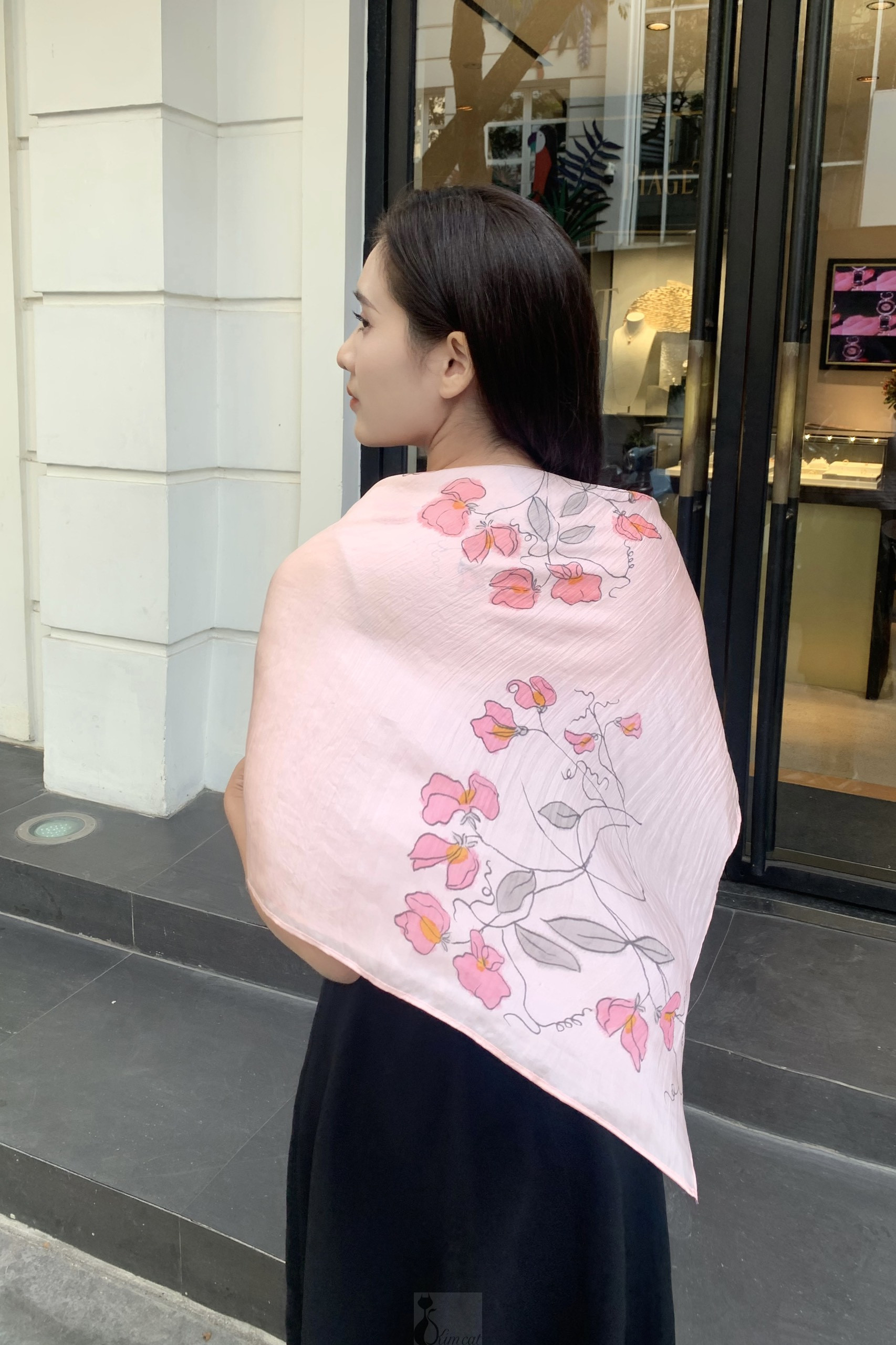 Khăn lụa tơ tằm vẽ tay hoa leo hồng - khăn lụa vuông