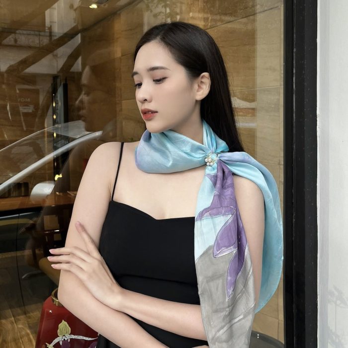 khăn lụa vẽ tay vuông