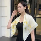 khăn vẽ tay vuông