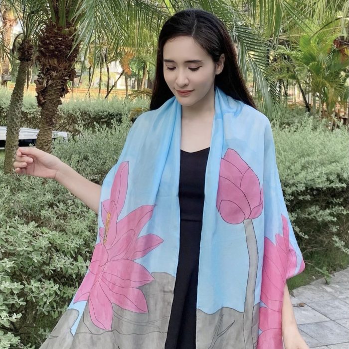 KHĂN LỤA DÀI VẼ TAY HOA SEN NỀN XANH DƯƠNG