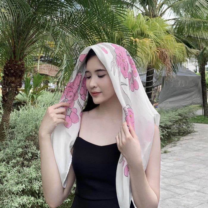 Khăn lụa ngắn tơ tằm vẽ tay hoa đào Khăn lụa ngắn tơ tằm vẽ tay hoa đào