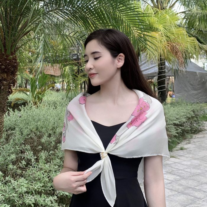 Khăn lụa ngắn tơ tằm vẽ tay hoa đào ngắn Khăn lụa ngắn tơ tằm vẽ tay hoa đào ngắn