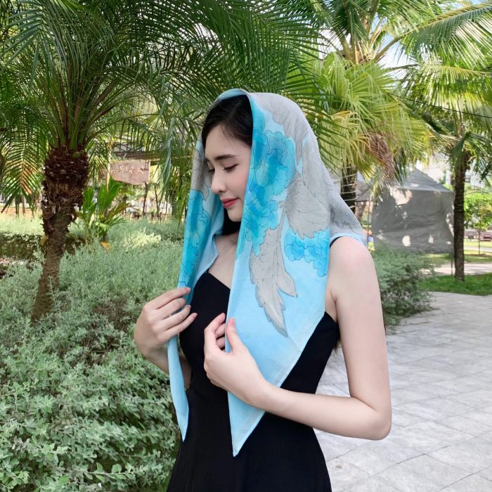 Khăn lụa ngắn tơ tằm vẽ tay hoa phù dung Khăn lụa ngắn tơ tằm vẽ tay hoa phù dung