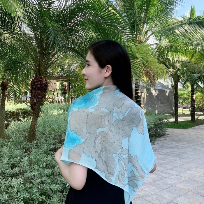 Khăn lụa ngắn tơ tằm vẽ tay hoa phù dung ngắn Khăn lụa ngắn tơ tằm vẽ tay hoa phù dung ngắn