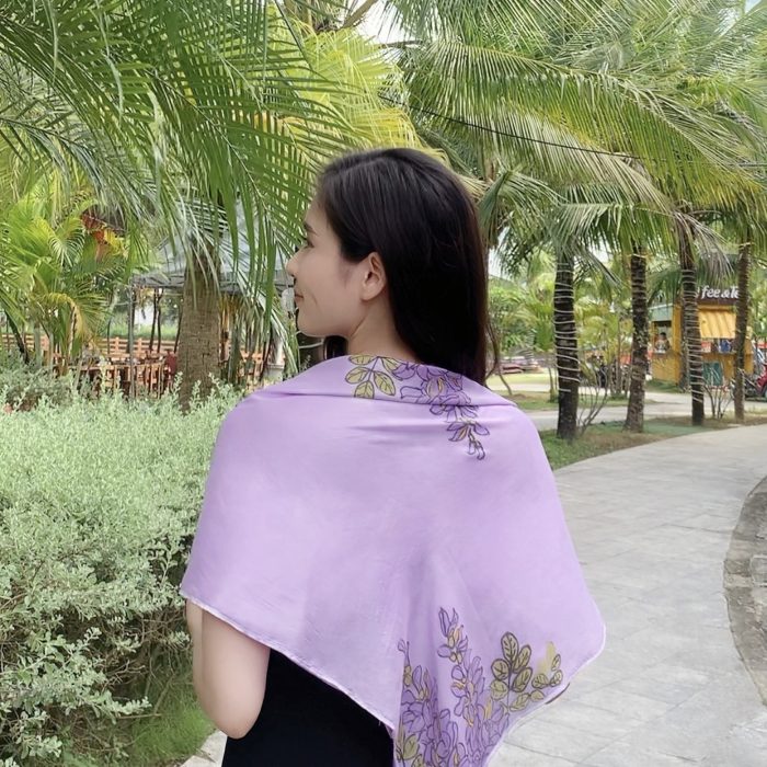 Khăn lụa ngắn tơ tằm vẽ tay hoa tử đằng ngắn Khăn lụa ngắn tơ tằm vẽ tay hoa tử đằng ngắn