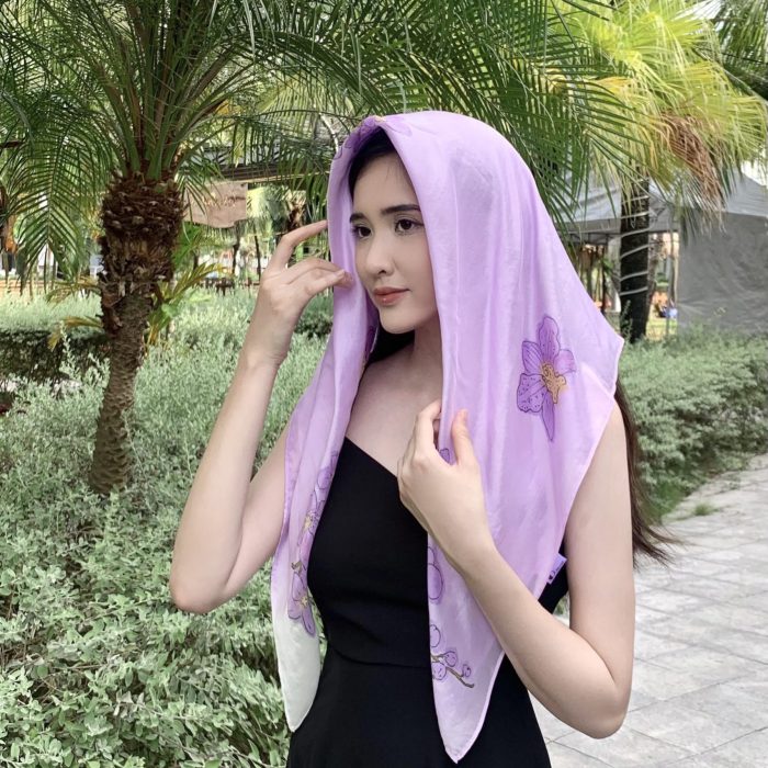 Khăn lụa ngắn vẽ tay hoa phong lan tím Khăn lụa ngắn vẽ tay hoa phong lan tím