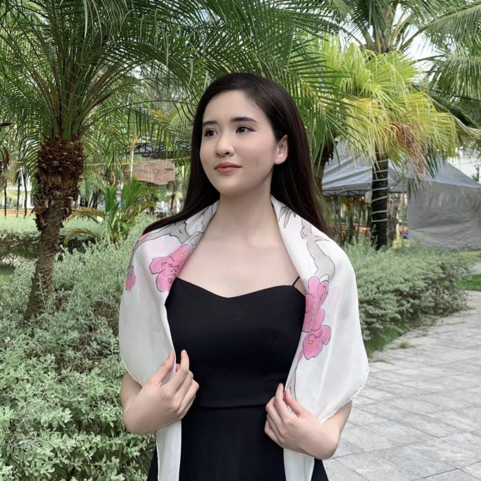 Khăn lụa vẽ tay hoa đào ngắn Khăn lụa vẽ tay hoa đào ngắn
