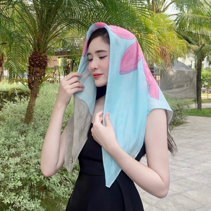 khăn lụa tơ tằm vẽ tay sen hồng ngắn