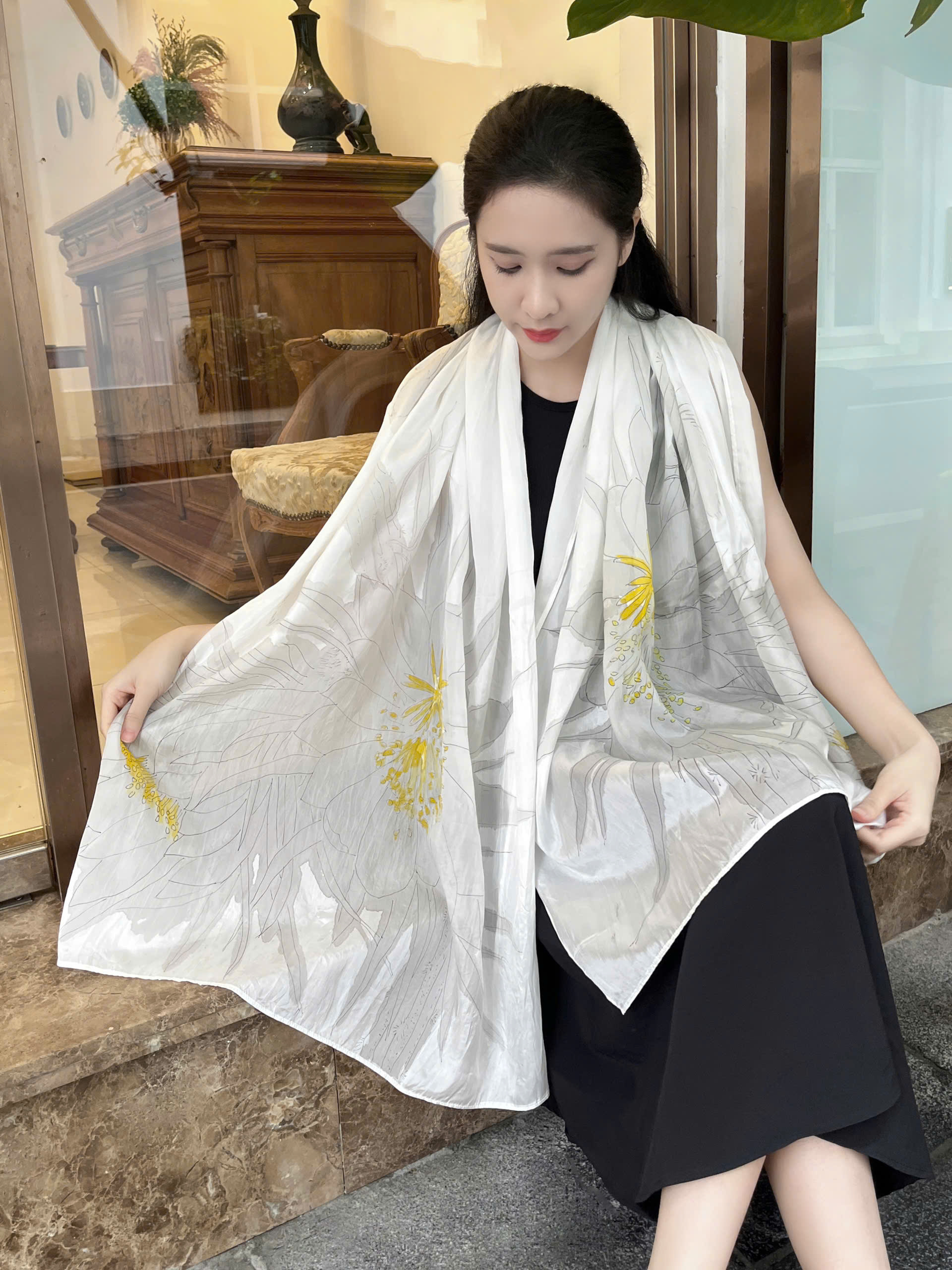 Khăn lụa tơ tằm vẽ tay – khăn lụa dài vẽ hoa quỳnh KC-VD-22