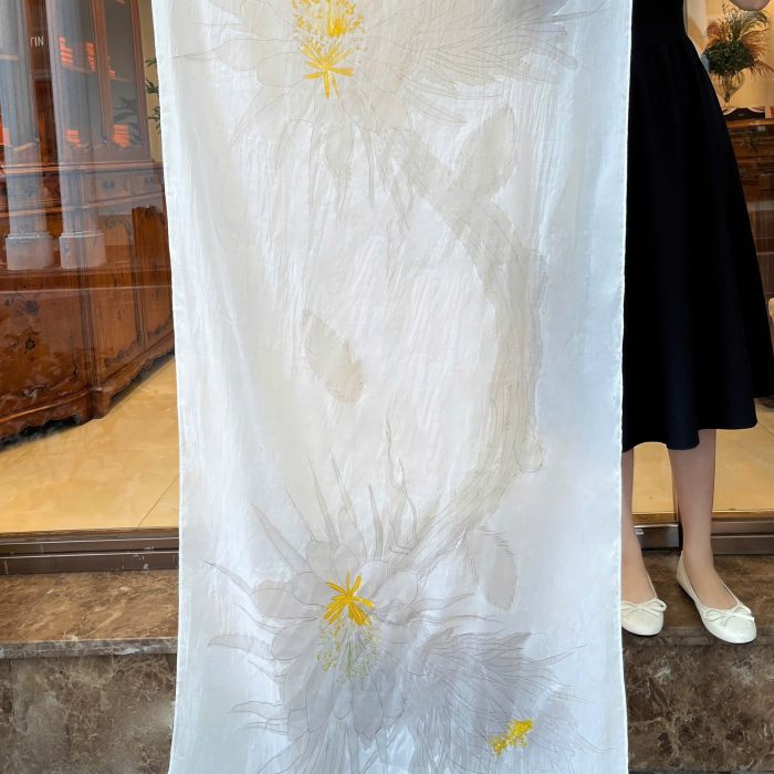 Khăn lụa tơ tằm dài vẽ tay