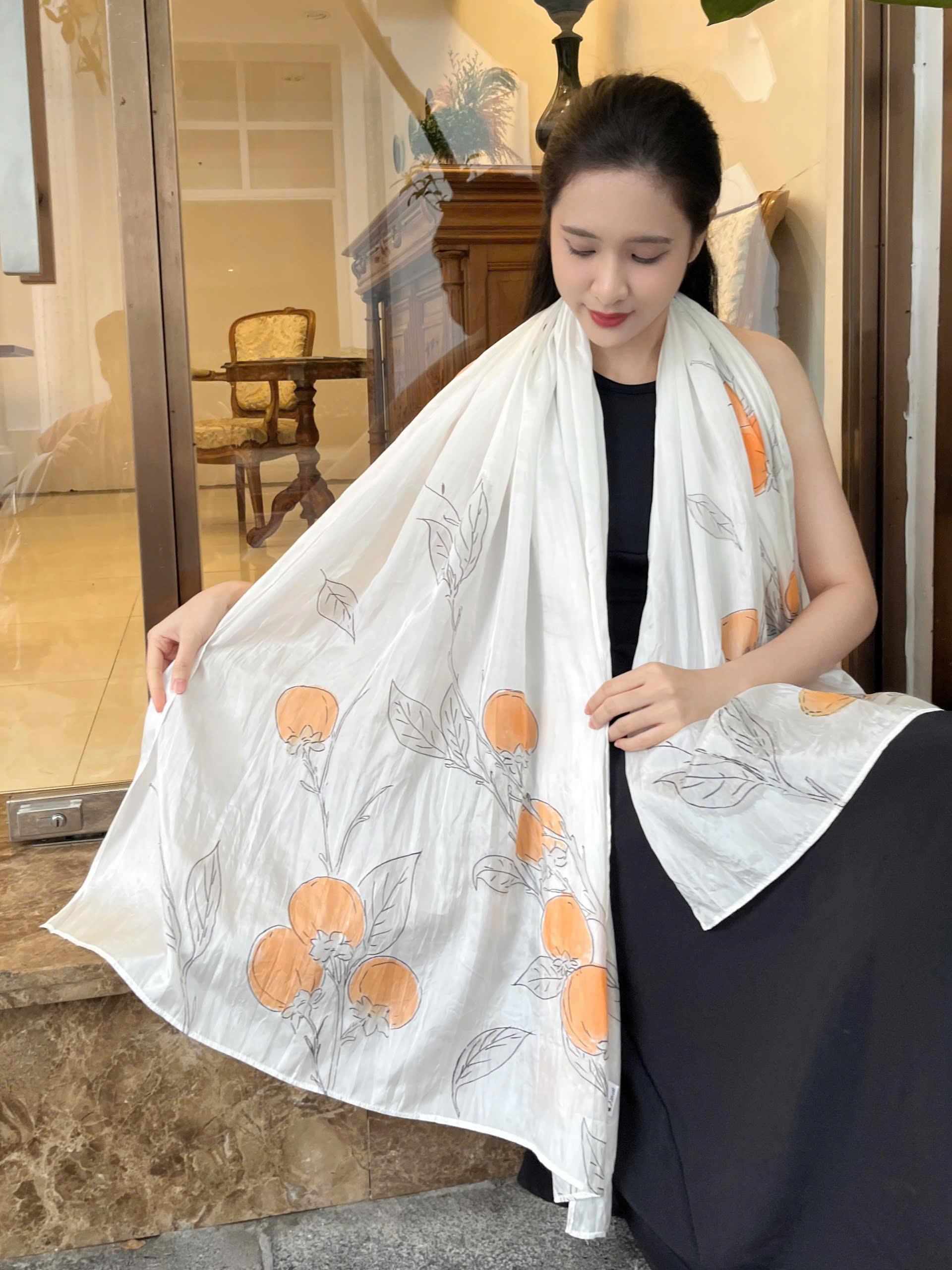 Khăn lụa tơ tằm vẽ tay – khăn lụa dài vẽ hoa quả hồng KC – VD – 24