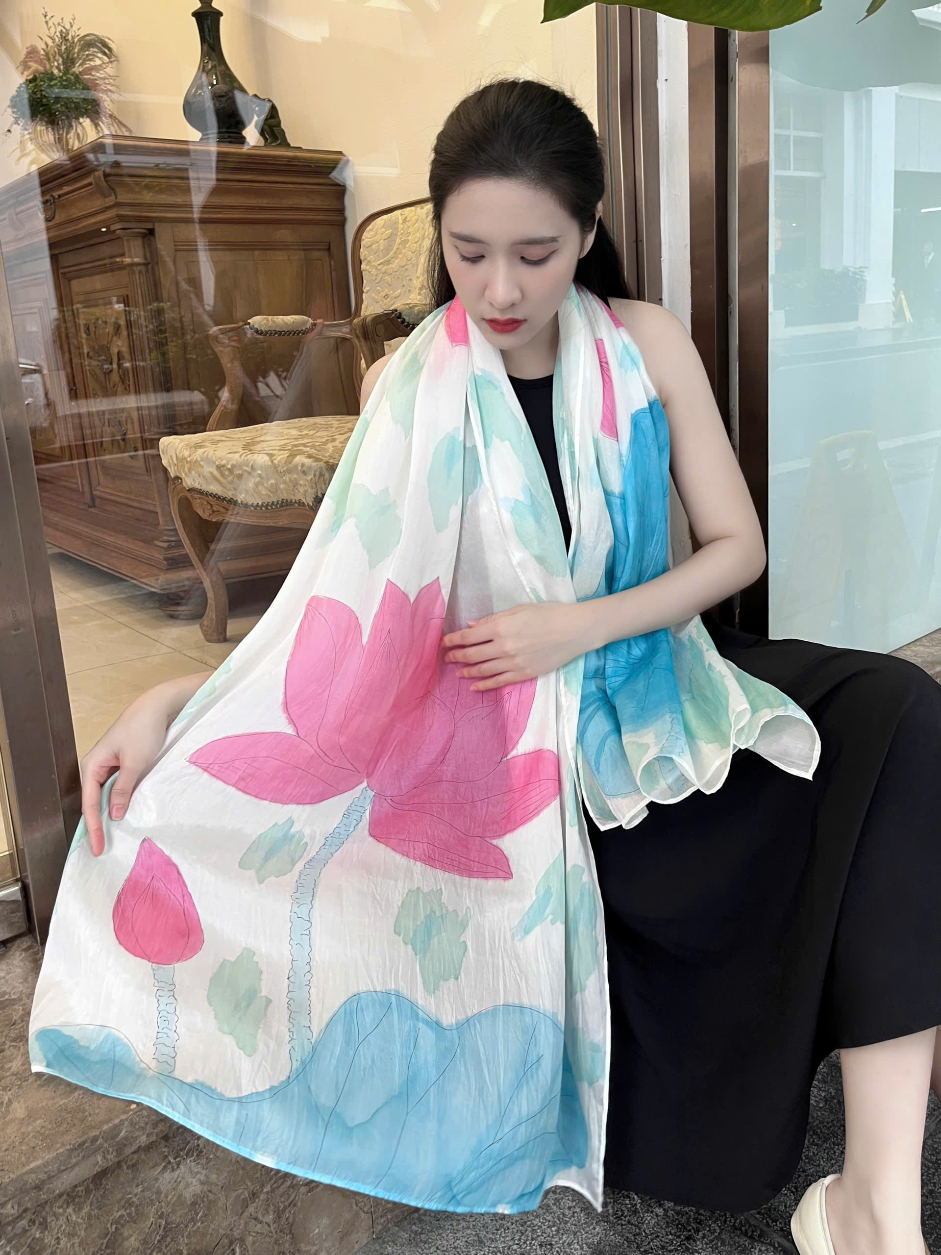 Khăn lụa tơ tằm vẽ tay – khăn lụa dài vẽ hoa sen hồng KC-VD-23