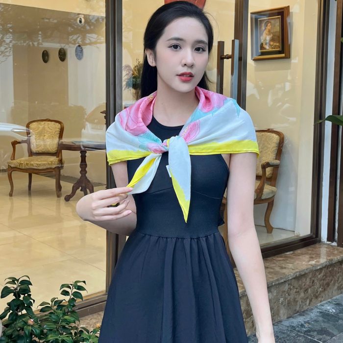 Khăn lụa tơ tằm vuông vẽ tay