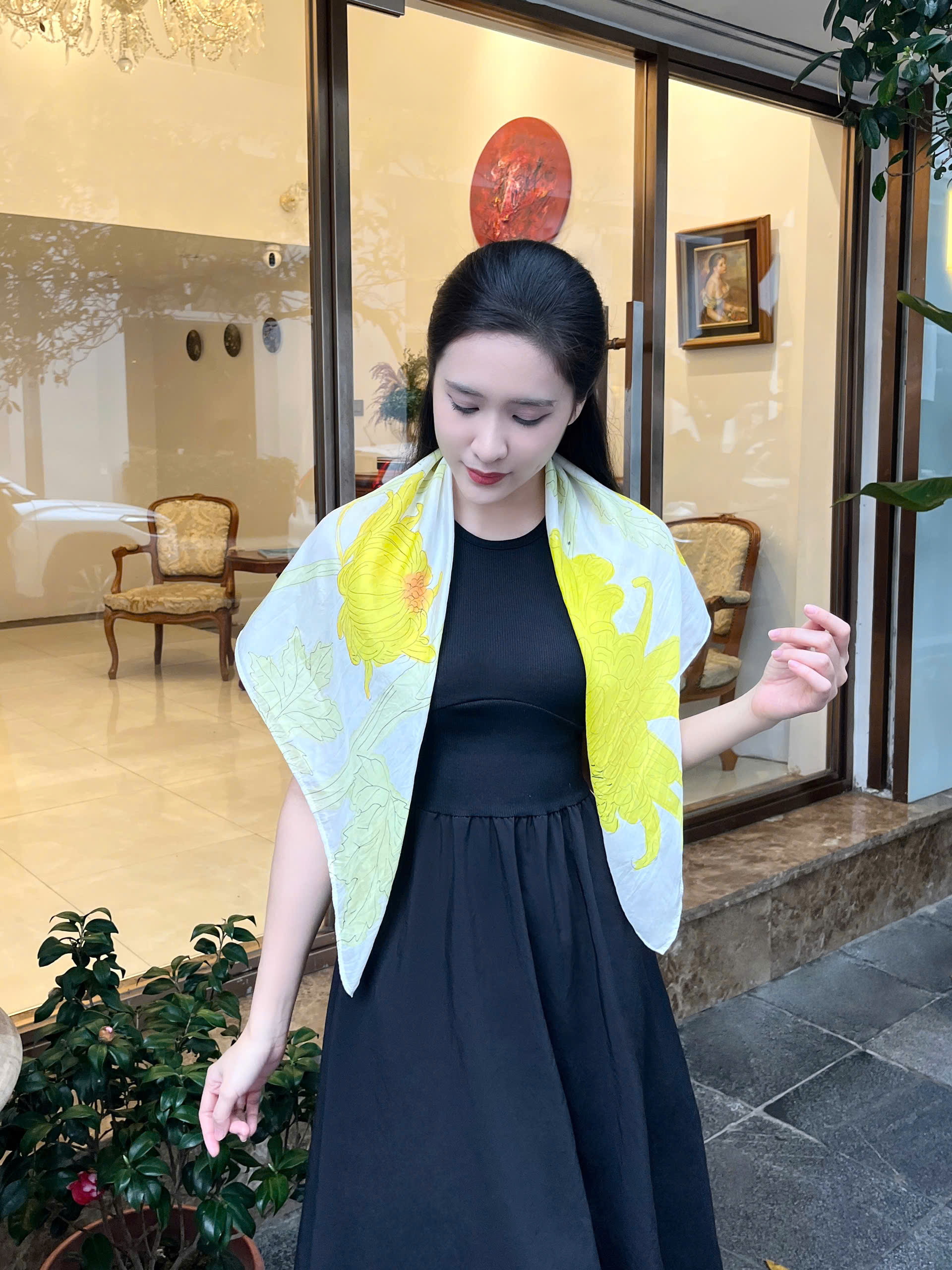 Khăn lụa tơ tằm vẽ tay – khăn lụa vuông vẽ hoa cúc KC - VV - 20