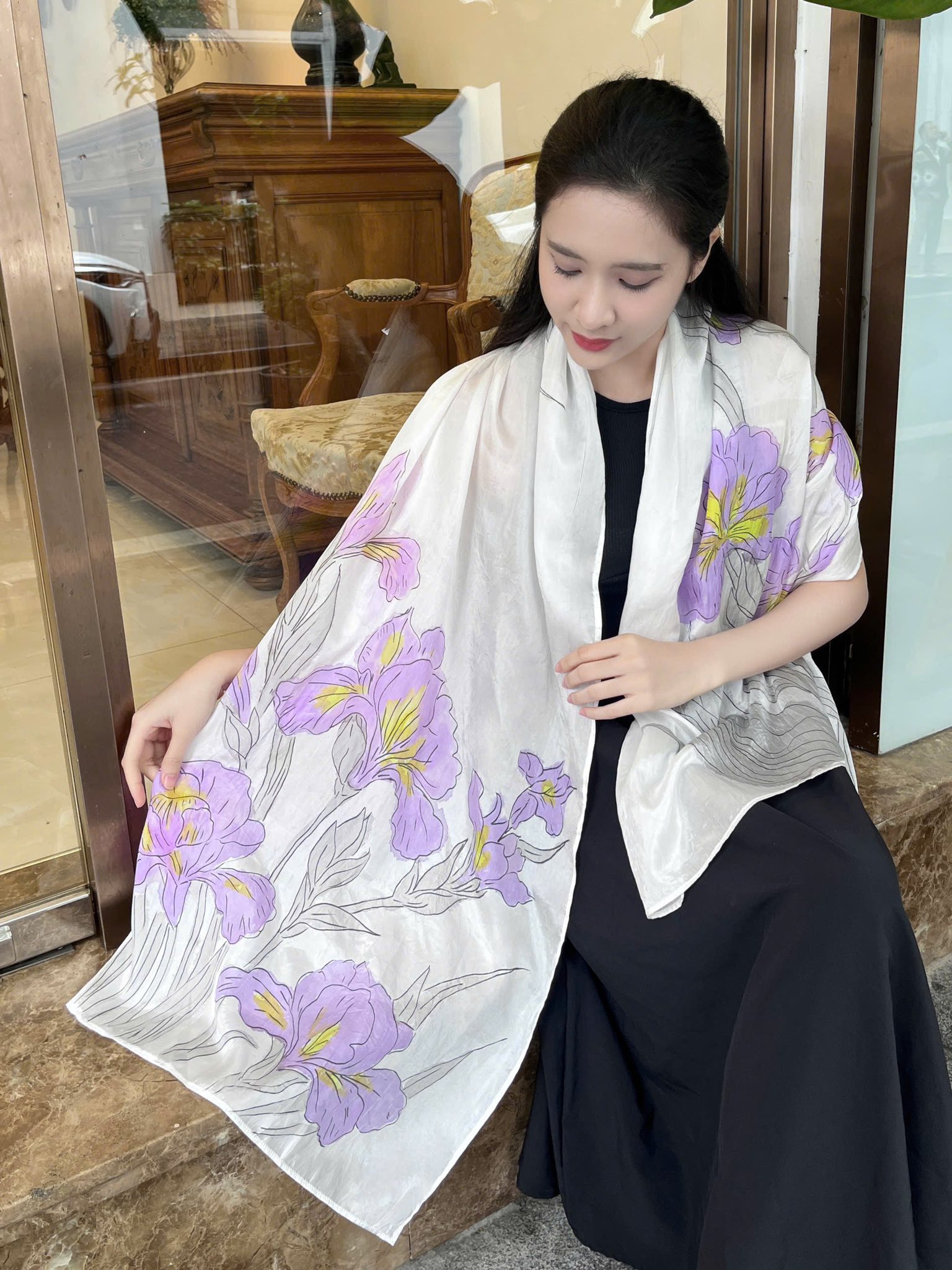 Khăn lụa tơ tằm vẽ tay – khăn lụa dài vẽ hoa diên vỹ tím KC-VD-19